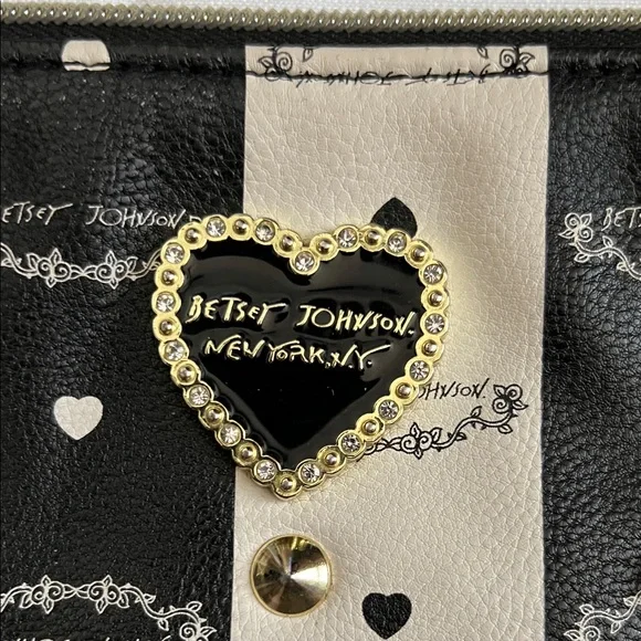 Betsey Johnson Black & White Striped Heart Stud Crossbody - Picture 4 of 10